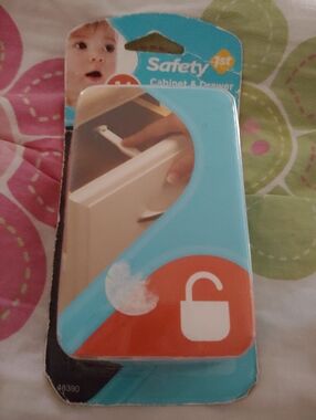 Safety 1st Cabinet And Drawer Latches PKG 14